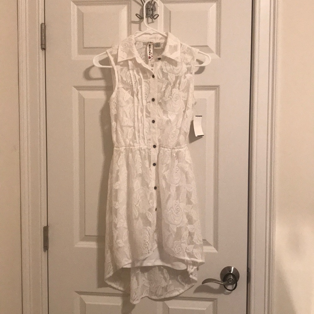 Lace sleeveless dress